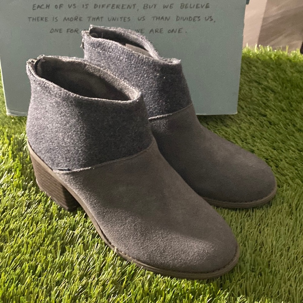 Womens Toms boots size 5